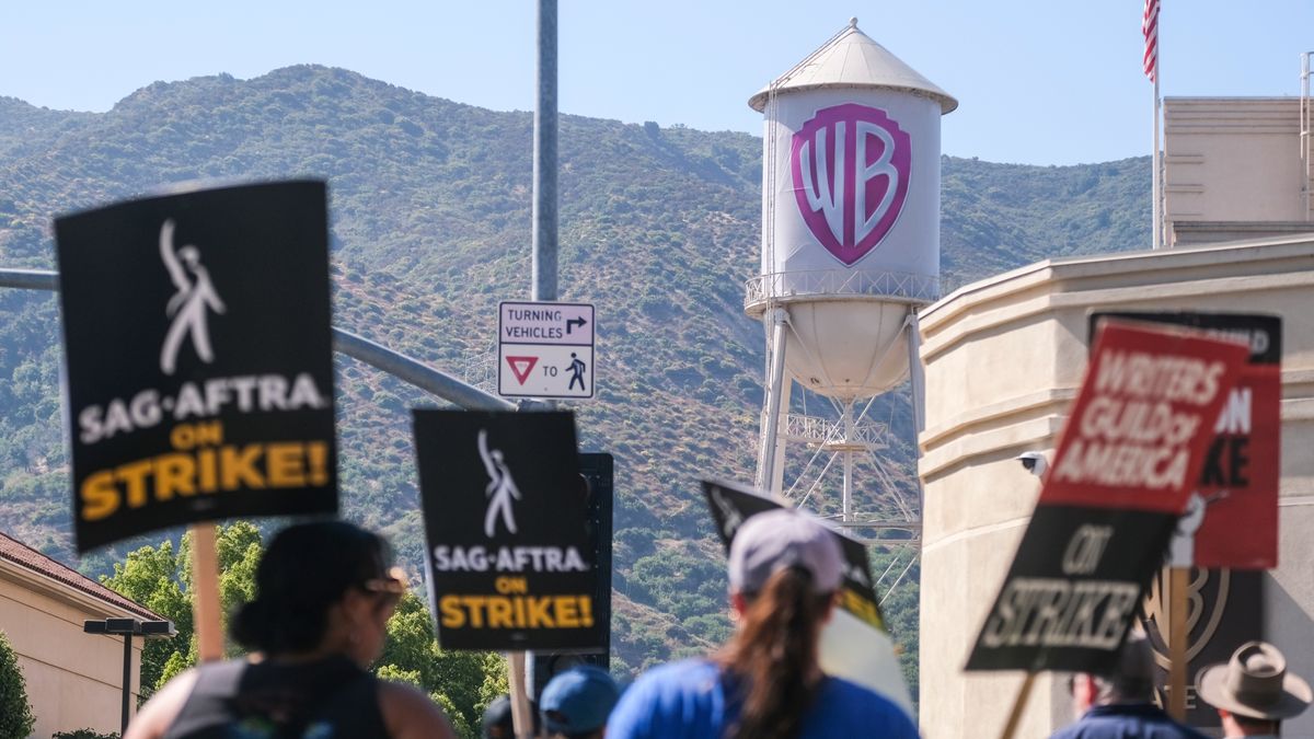 Hollywoodská studia dosáhla předběžné dohody se stávkujícími scenáristy